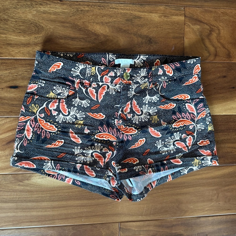 H&M Black Floral Patterned Shorts size 6